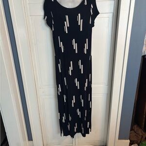 Travelers by Chico Stretch Black and White Patterned Cap Slee Maxi Dress Sz 0